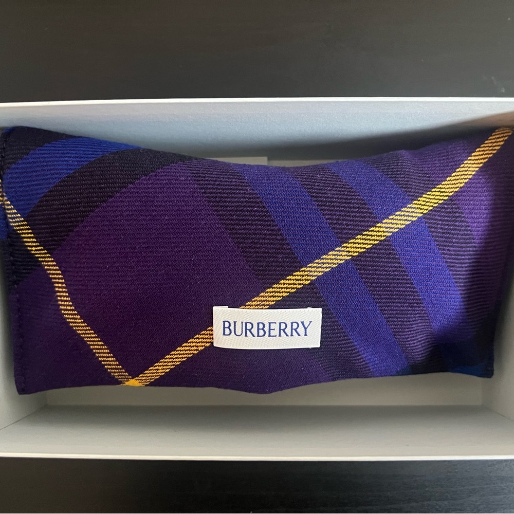 Burberry Sunglasses - Picture 13 of 14